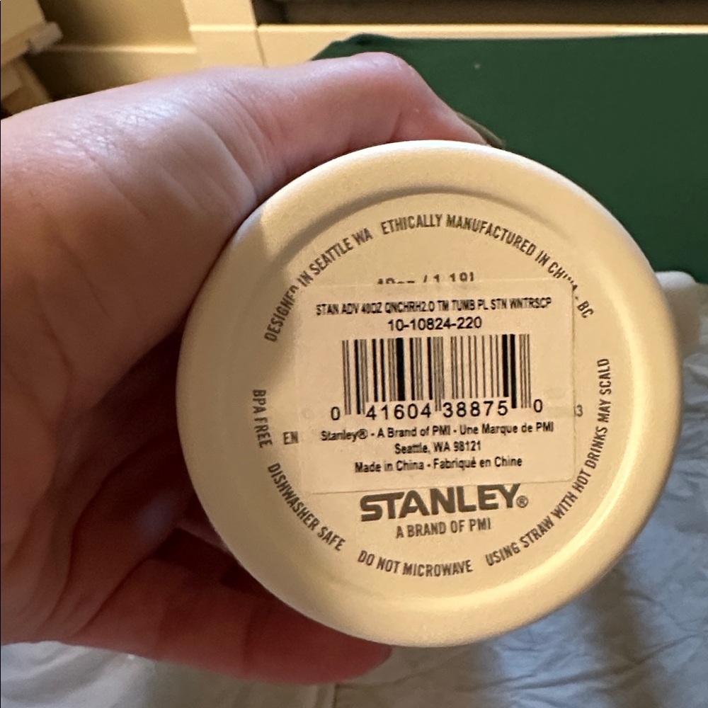 NIB/NWT Stanley 40oz Tumbler in Pale Stone Winterscape - Picture 6 of 13